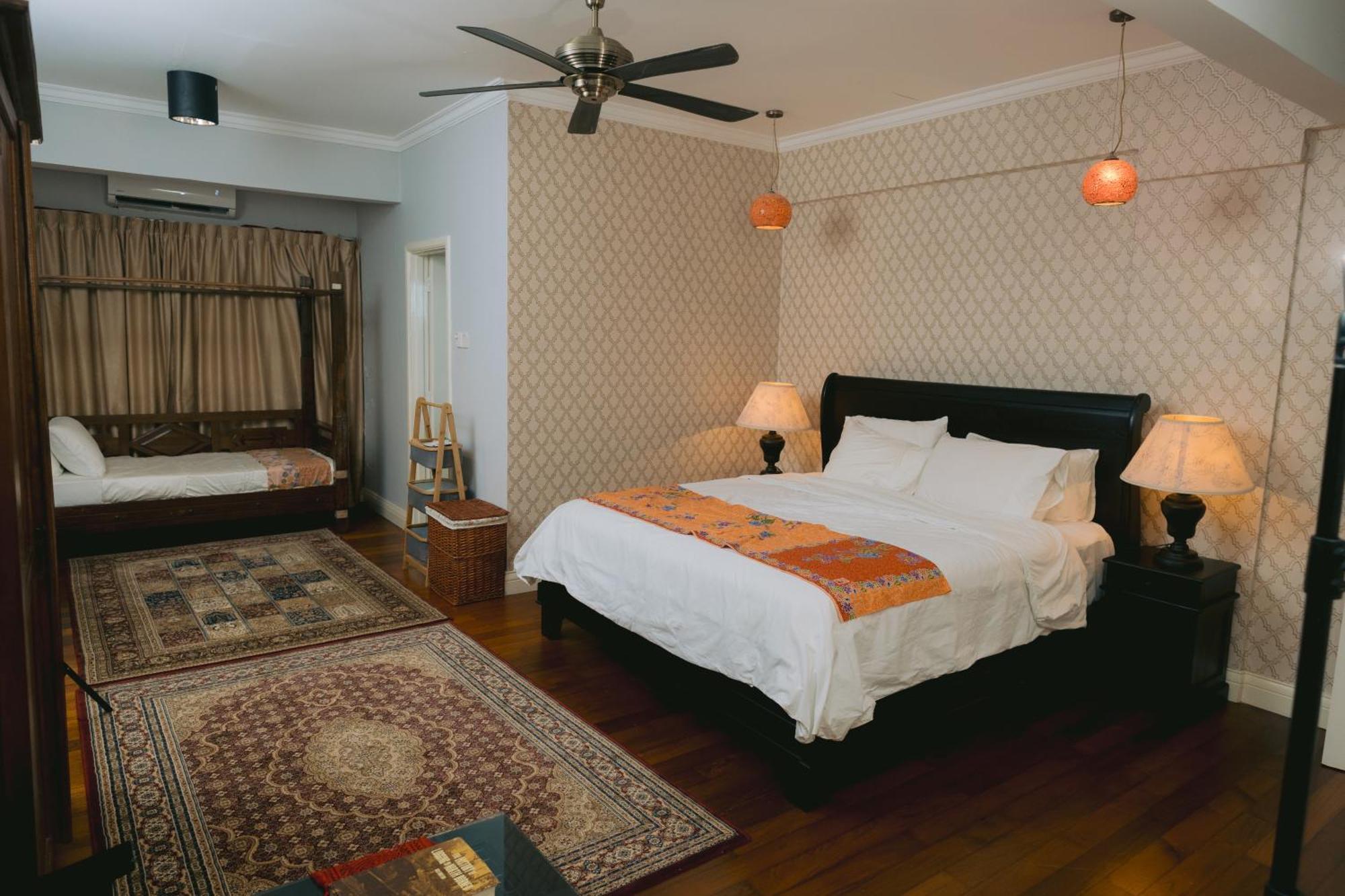Petronella Luxury Penthouse Marina Court