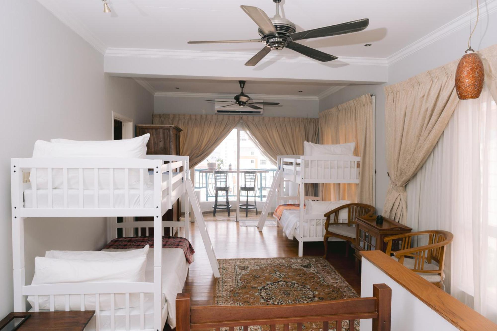 Petronella Luxury Penthouse Marina Court Apartment